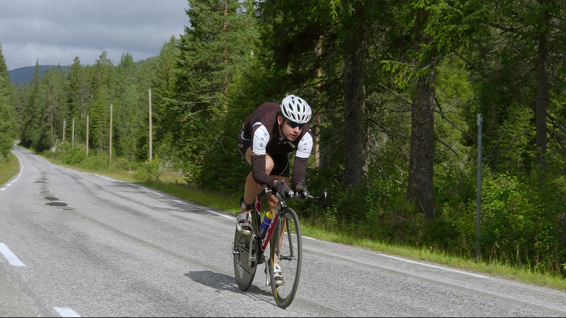 开云电子竞技-车手拼搏！WRC突尼斯站激烈争夺，突尼斯挑战赛